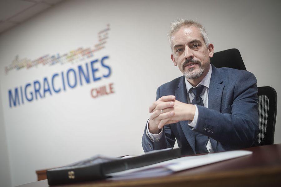 Luis Eduardo Thayer, Director del Servicio Nacional de Migraciones de Chile