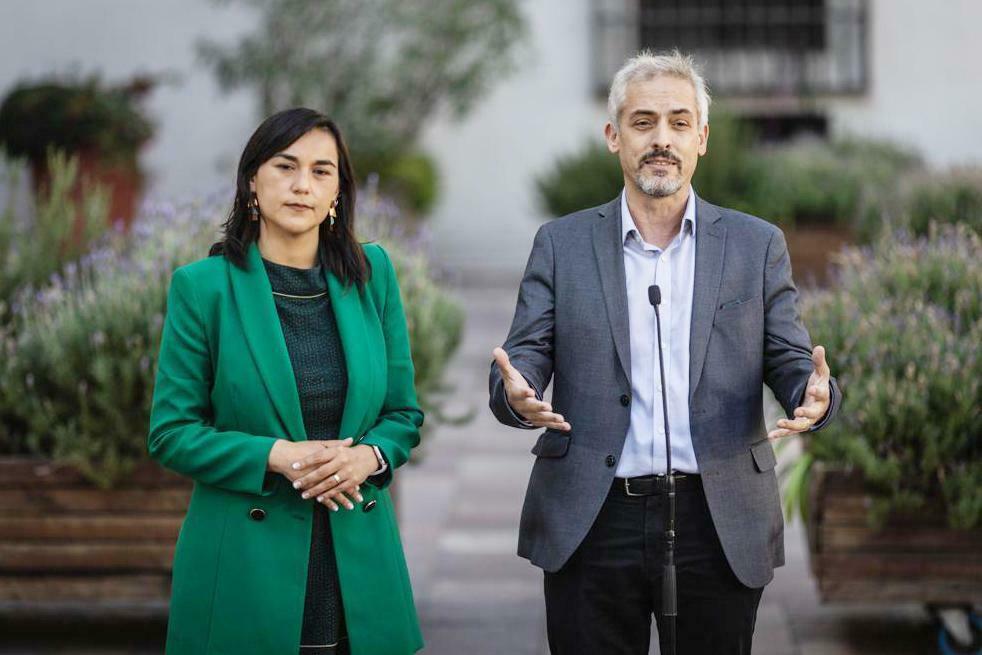 Ministra Izkia Siches y Luis Eduardo Thayer en La Moneda
