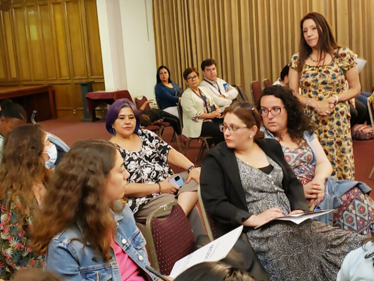 Mujeres extranjeras participando en jornada Apoya Mujer Migrante, Valparaíso 2022.