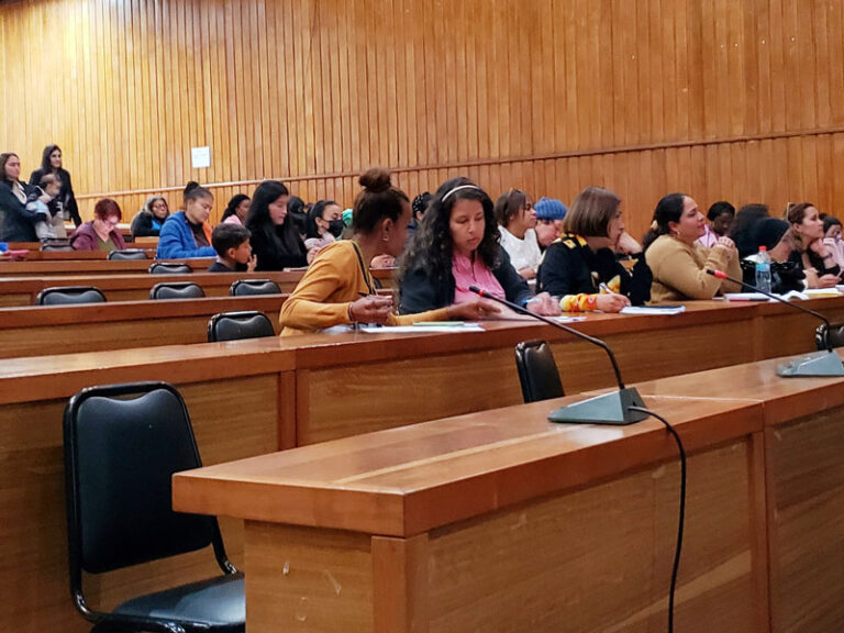 Mujeres extranjeras participando en jornada Apoya Mujer Migrante, La Serena 2022.