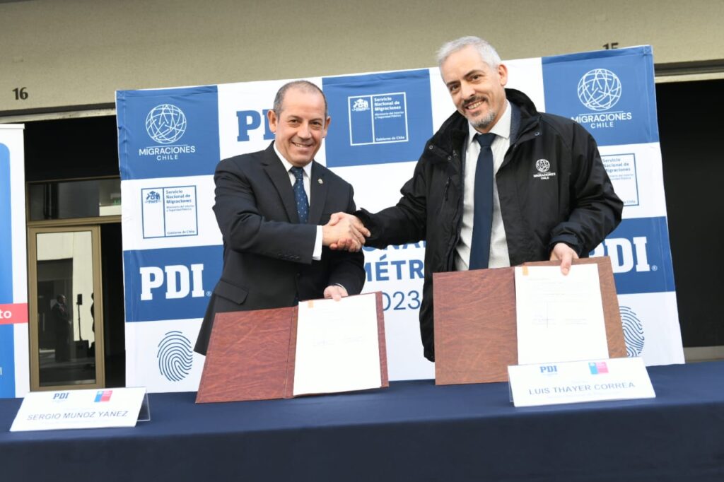 Firma de convenio entre autoridades de PDI y SERMIG
