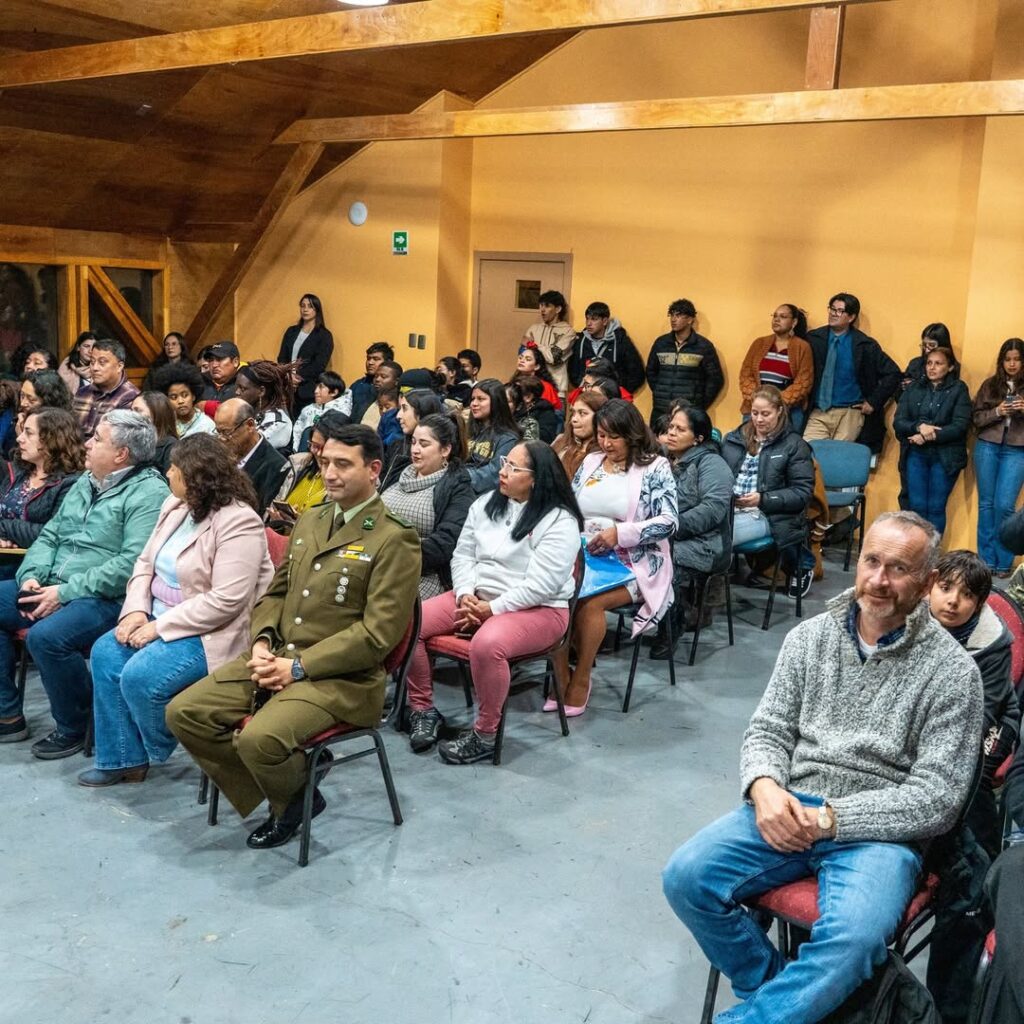 Público acto inaugural Oficina Municipal de Migraciones en el marco de Sello Migrante