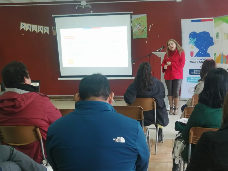 Margot Insunza presenta charla sobre Niñez Migrante