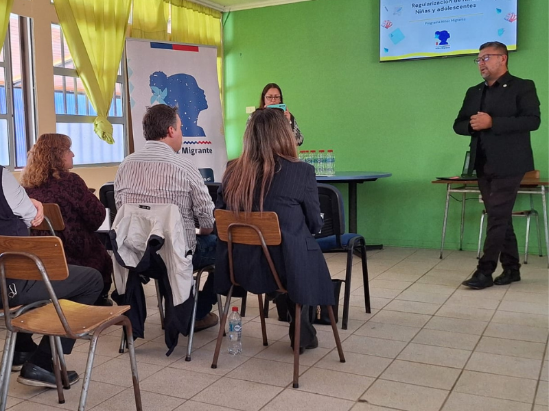 Funcionarios SERMIG dictan charla