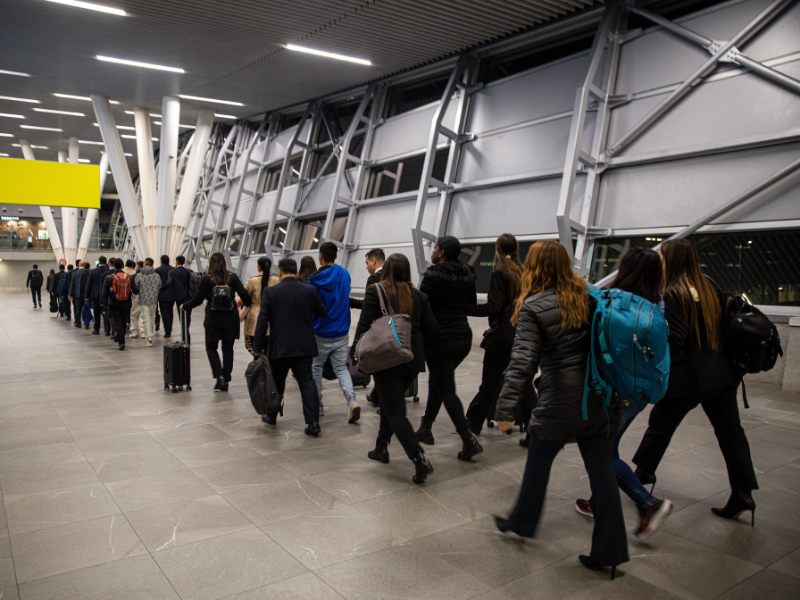Personas extranjeras expulsadas en Aeropuerto de Santiago