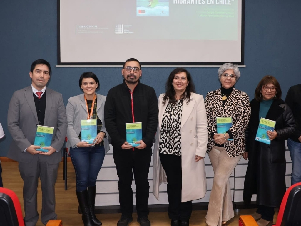 Autoridades que participaron del lanzamiento del libro Niñeces, adolescencias y juventudes migrantes en Chile. Re-visiones, nuevas preguntas, nuevas miradas.