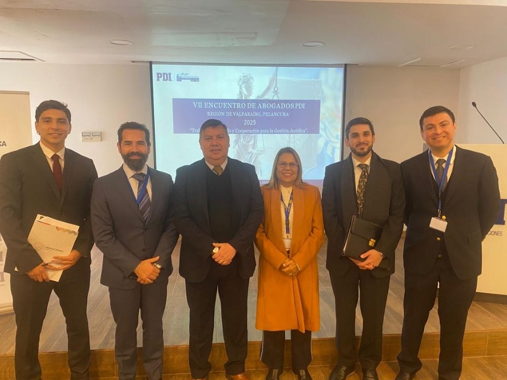 Autoridades de PDI junto a Director Regional de Valparaíso
