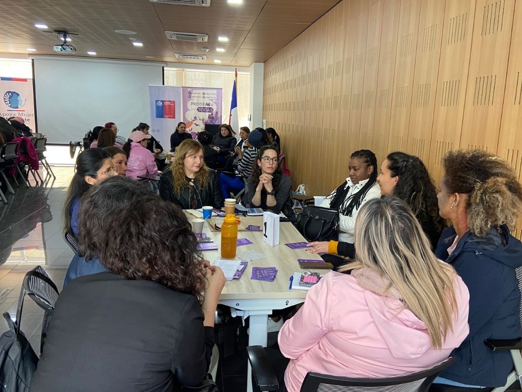 Asistentes jornada Apoya Mujer Migrante