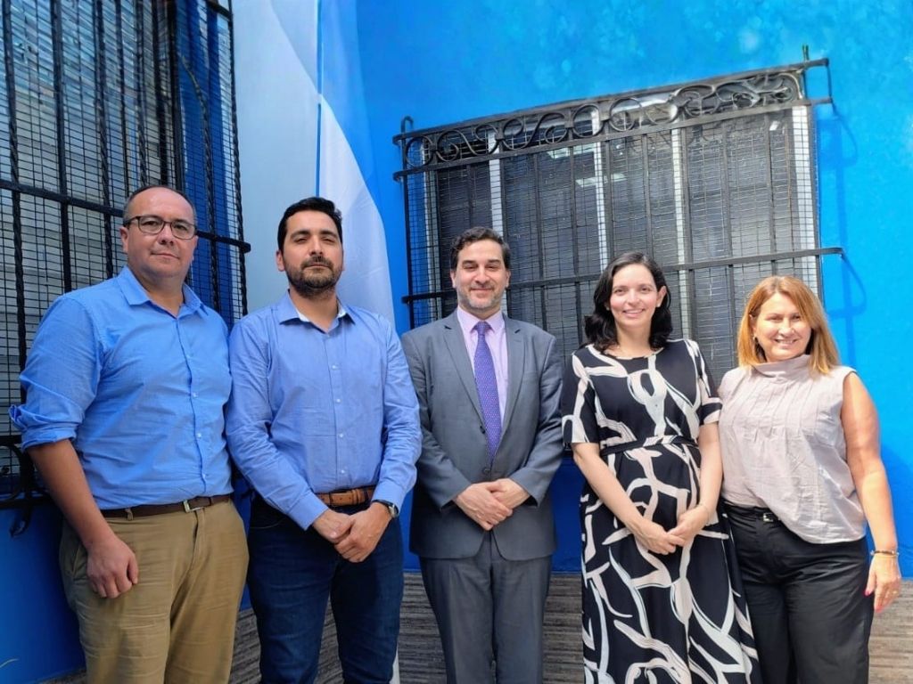 Director Regional junto a autoridades