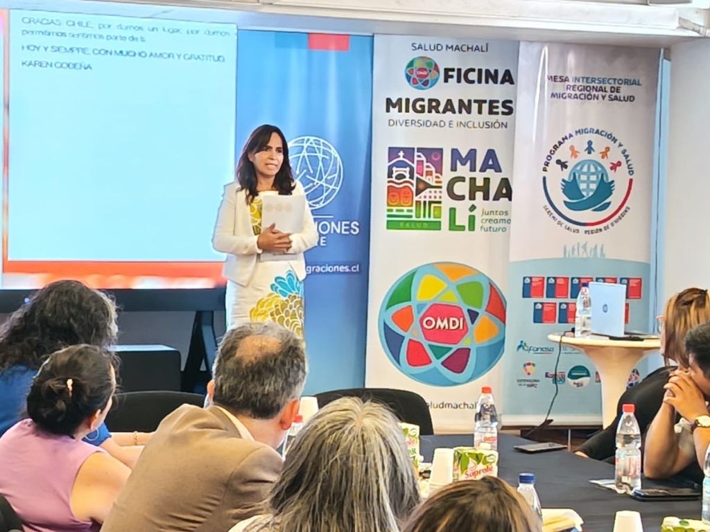 Directora (S) Eva Acevedo en charla