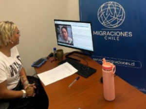 están atendiendo a una persona virtualmente