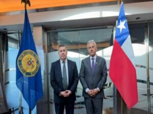 imagen protocolar entre el director regional del sermig y el delegado presidencial de la región