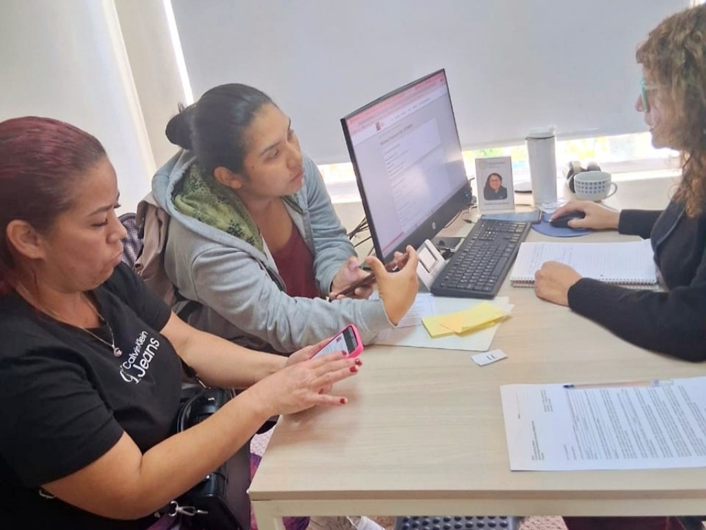 Atienden a personas migrantes