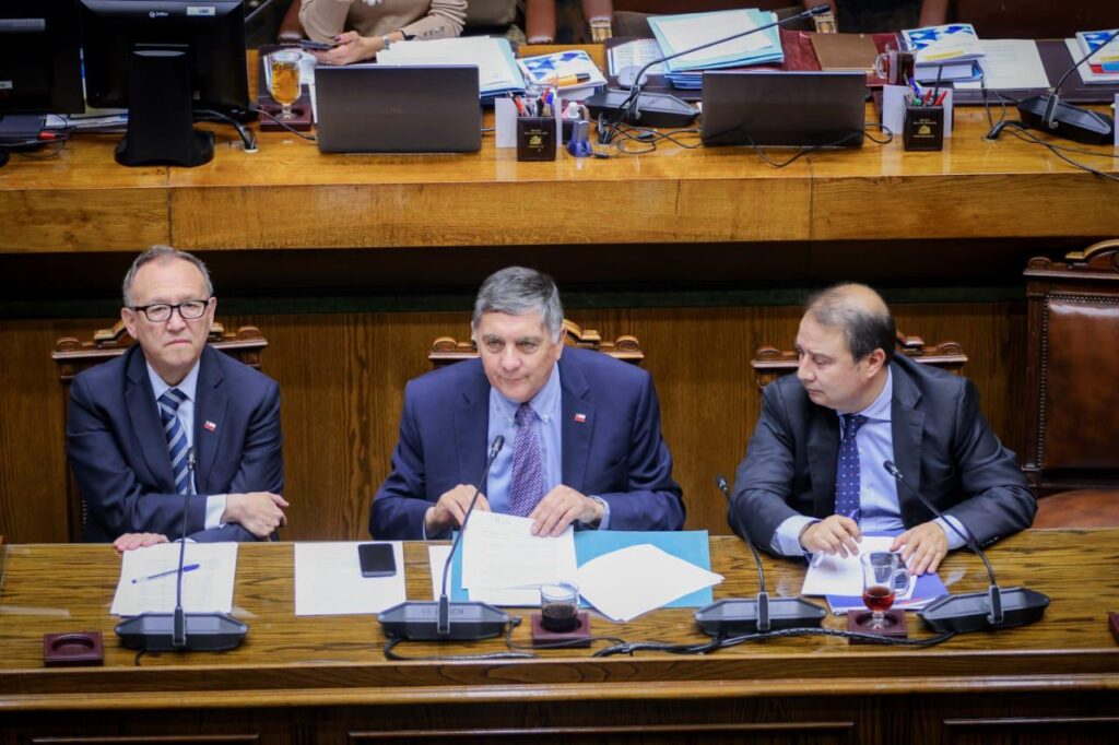 Director Nacional en el senado