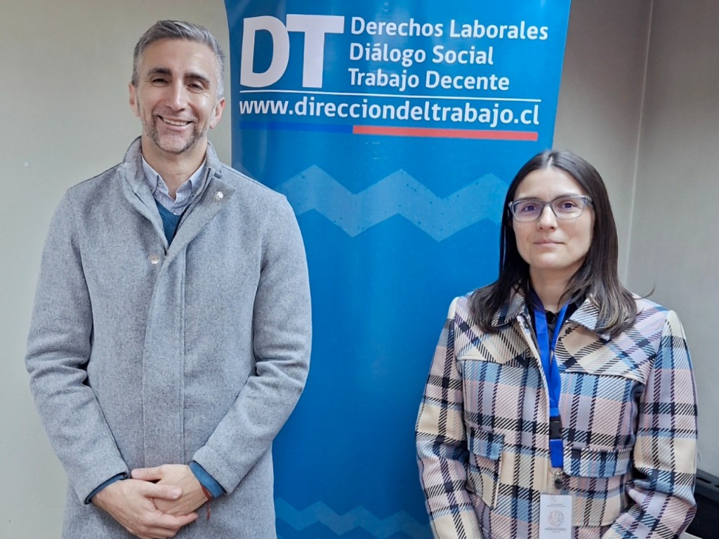 imagen protocolar entre autoridades de la DT y SERMIG tras reunión de trabajo para combatir la informalidad