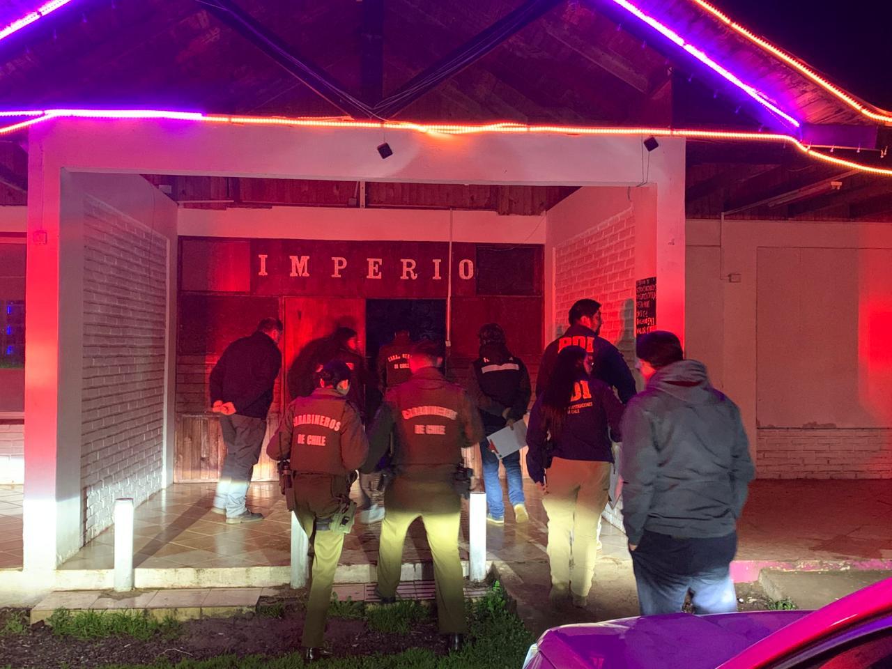 Cauquenes fiscalizaciones en locales nocturnos con personal de la PDI y SERMIG
