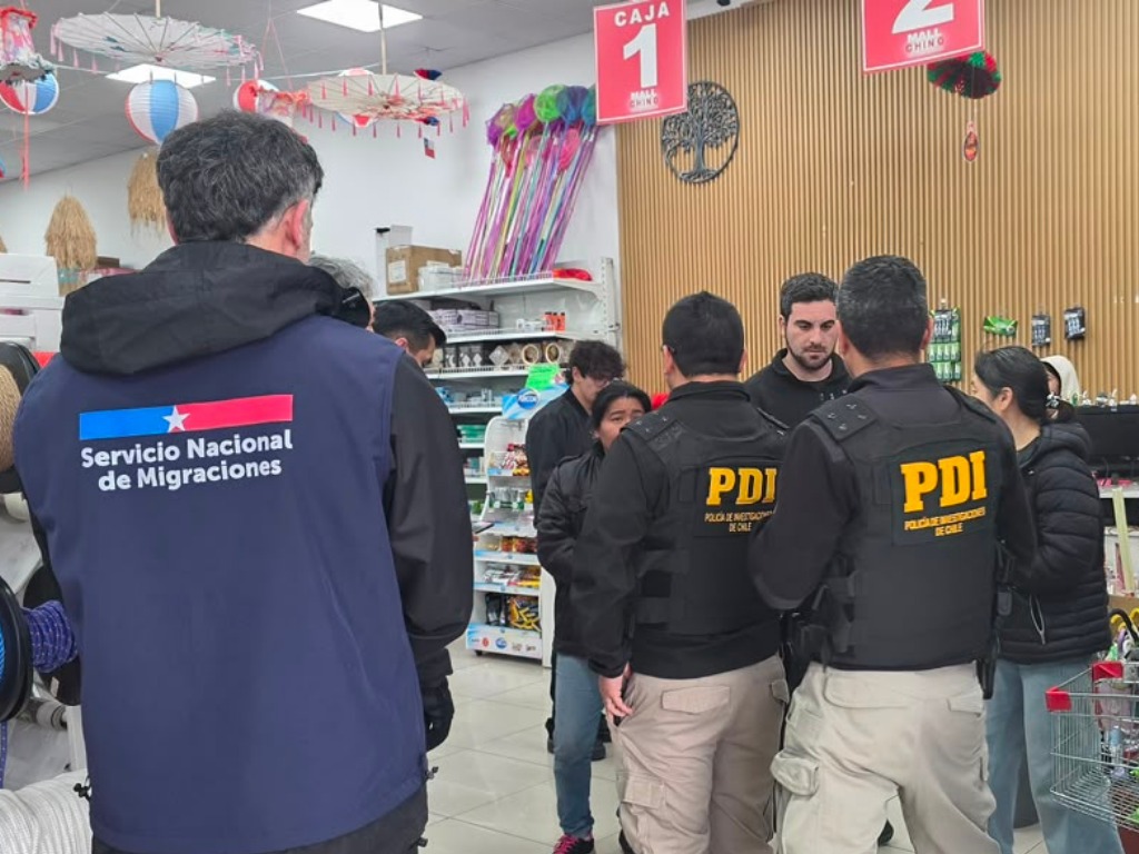 Mall Chino La Serena es fiscalizado por SERMIG y PDI
