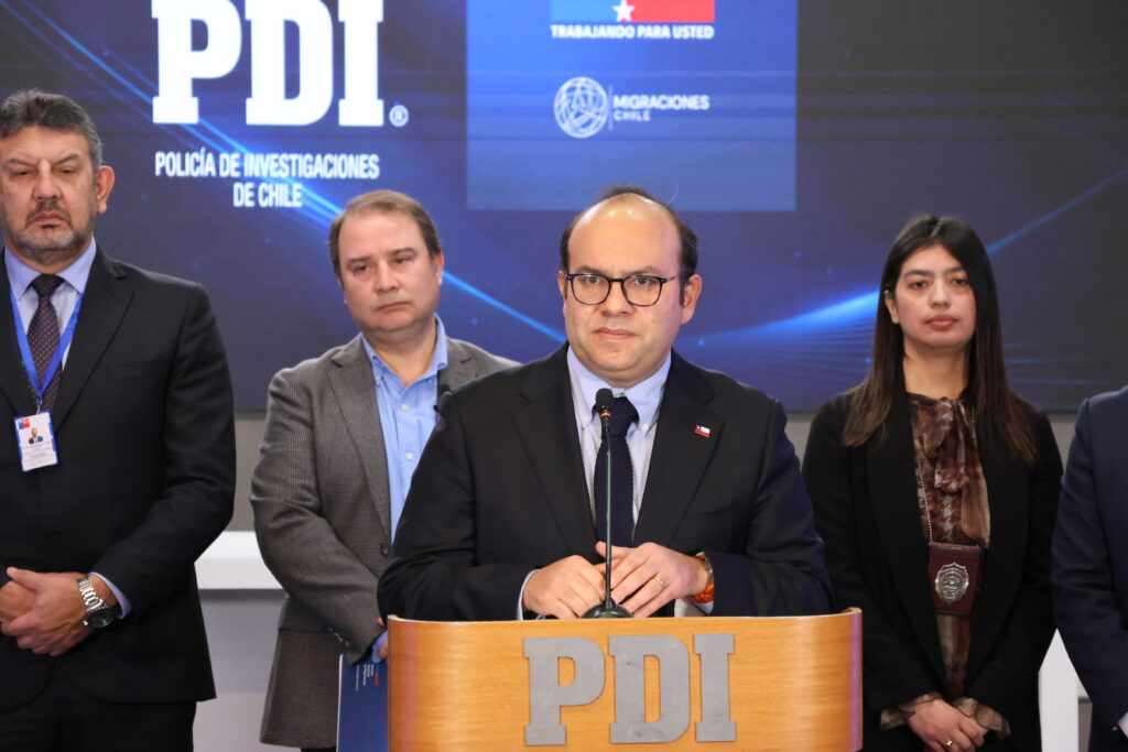 Subsecretario del Interior en punto de prensa por séptimo vuelo con expulsados.