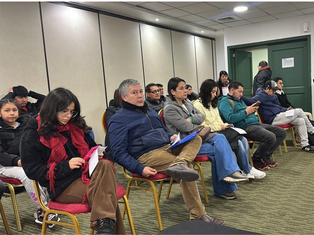 personas asistentes a reunión entre SERMIG Biobío y Consulado de Perú