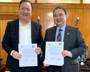 Firma del Sello Migrante con la municipalidad de Talca