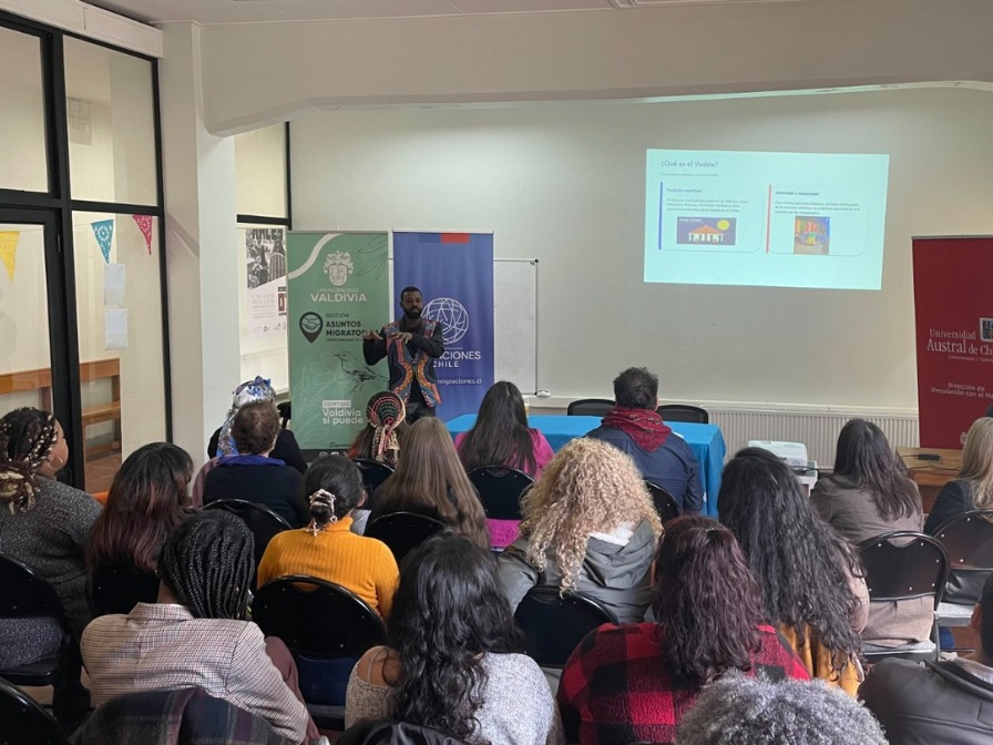 Realizan charla y encuentro en Valdivia