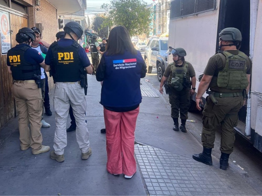 fiscalización en Iquique en la feria monumental